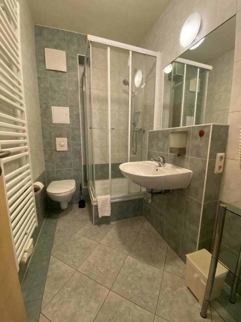 Apartments In Der Kopenhagener Strasse Росток Экстерьер фото