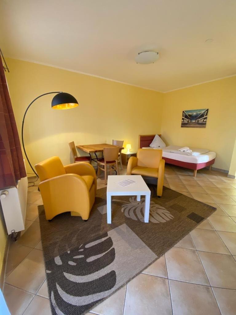 Apartments In Der Kopenhagener Strasse Росток Экстерьер фото