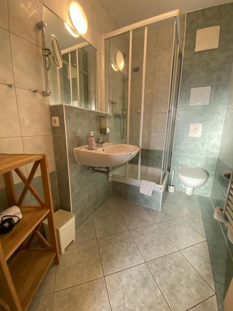 Apartments In Der Kopenhagener Strasse Росток Экстерьер фото