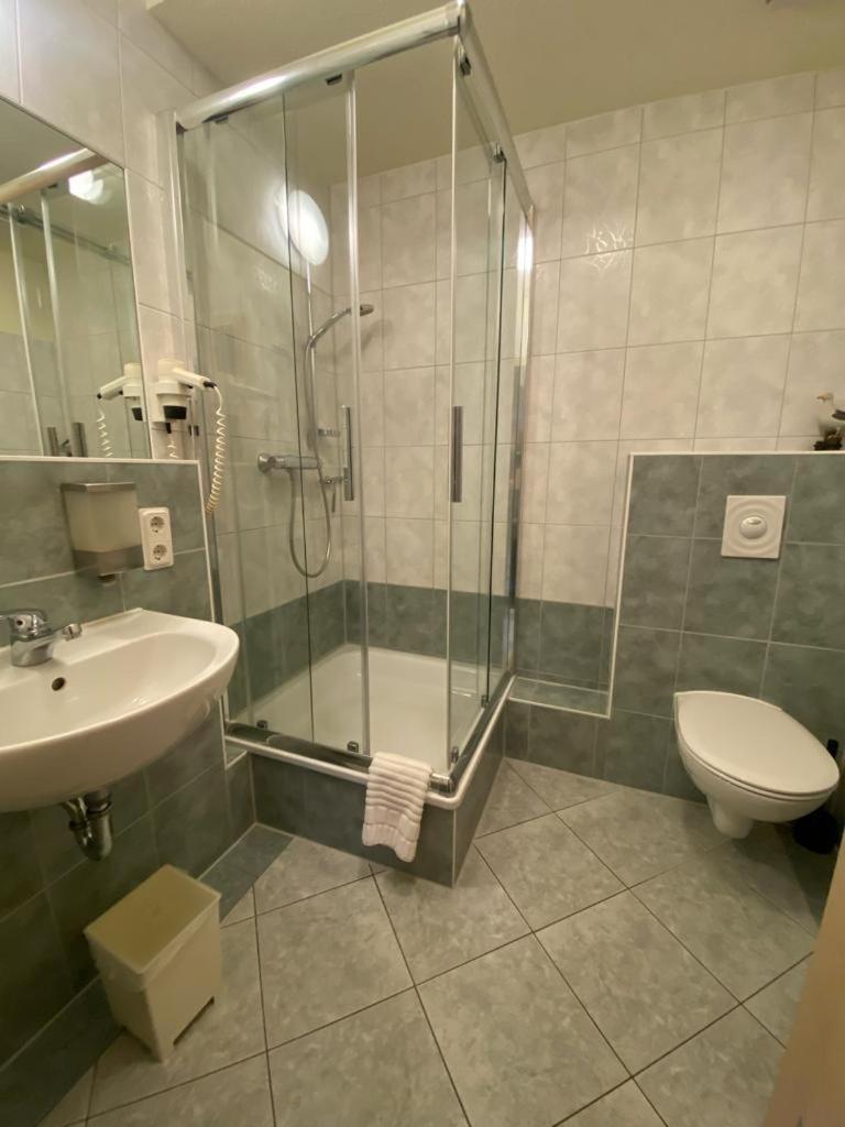 Apartments In Der Kopenhagener Strasse Росток Экстерьер фото